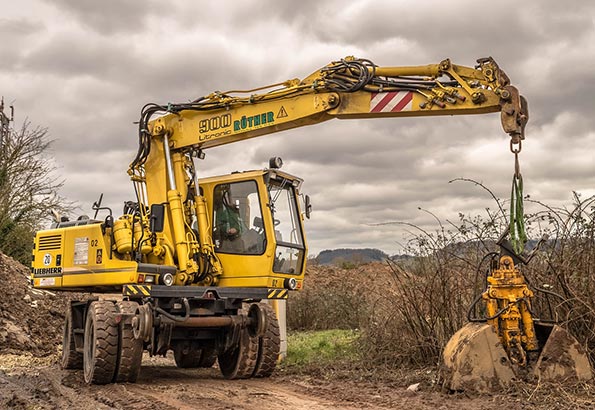 工程机械中的挖掘机与推土机应用